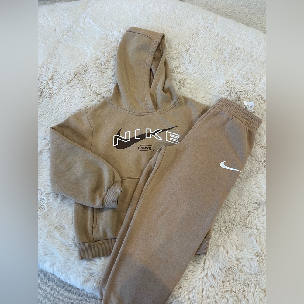 Nike Kids Brown Sweatpants and Hoodie Set